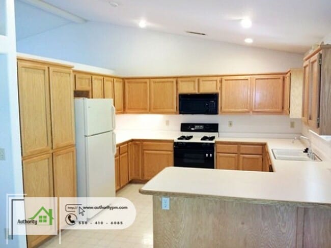 Building Photo - 3323 Forest Homes Dr