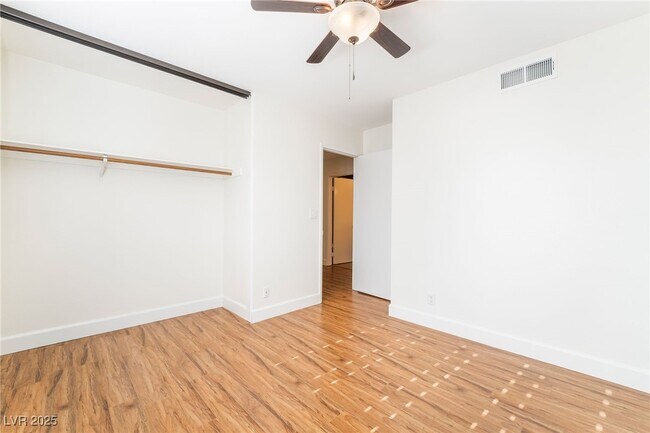 Building Photo - 4338 Apex Dr