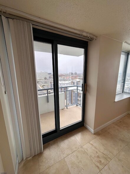 Building Photo - 526 Pacific Ave