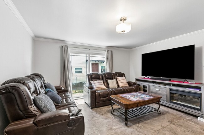 Building Photo - 8844 Fulton St