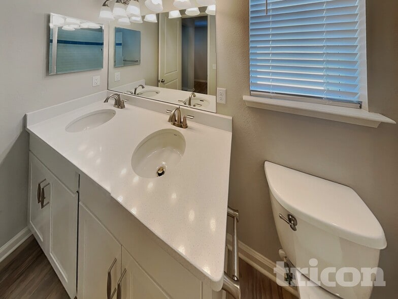 Building Photo - 2862 Alpin Dr