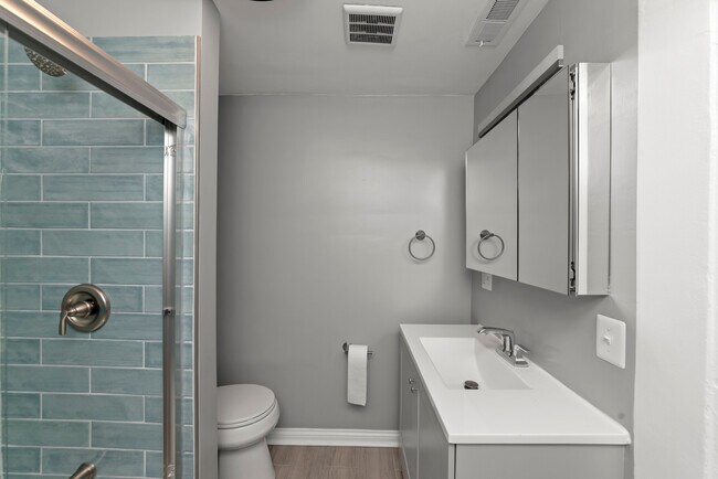 Building Photo - 1711 S Laflin St