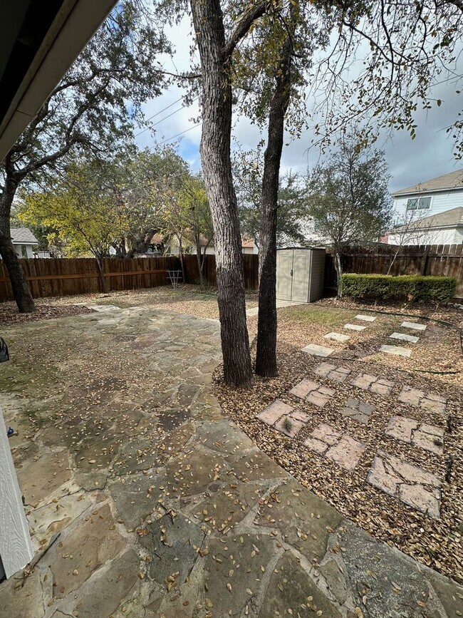 Building Photo - Trophy Ridge Beauty