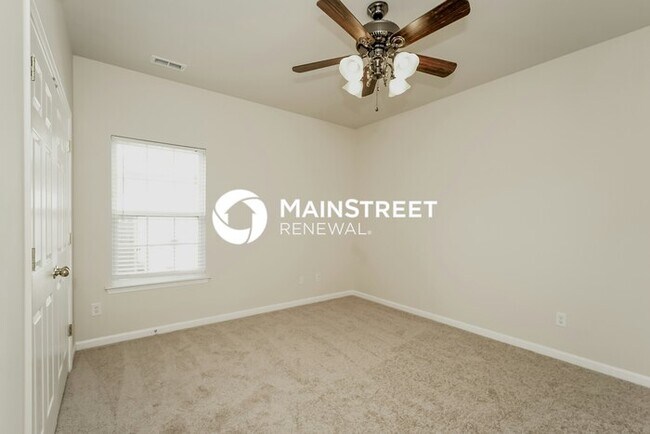 Building Photo - 5 Bedroom Pet-Friendly Home in Charlotte, NC with Main Street Renewal