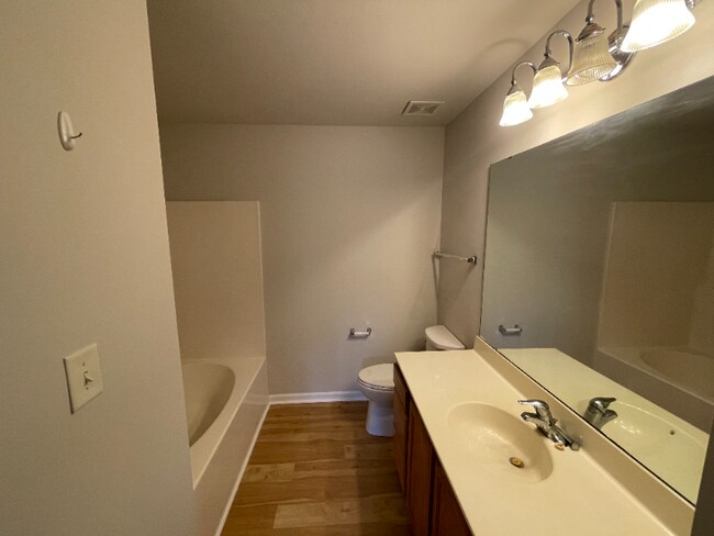 Building Photo - 2469 Redmayne Ln