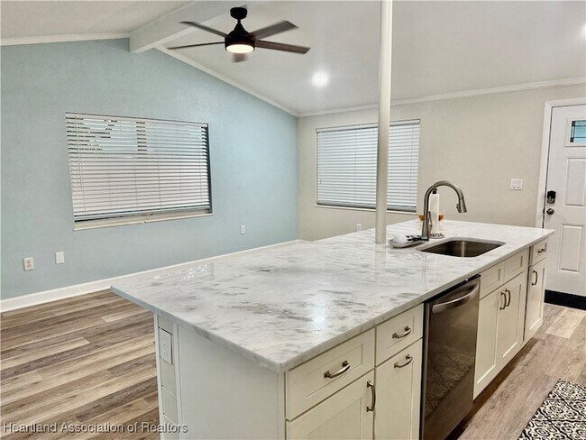 Building Photo - 403 Lake Lotela Dr