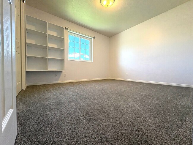 Building Photo - 3492 Stonegate Dr