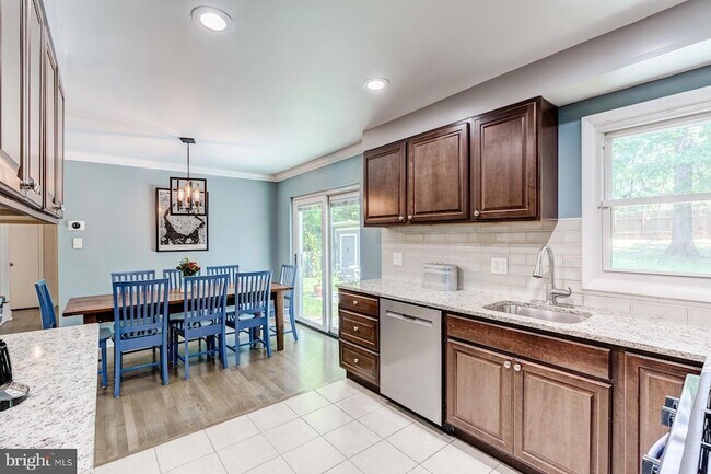 Building Photo - 7806 Jansen Dr