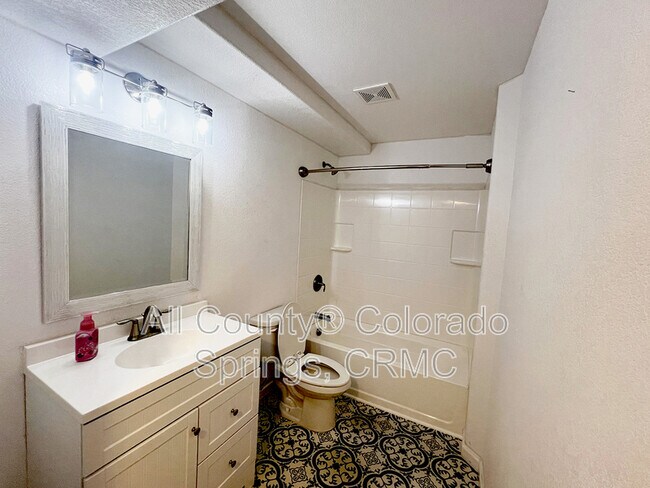 Building Photo - 14345 Woodrock Path