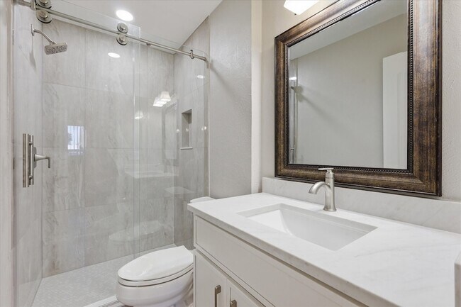 Building Photo - 2132 Bordeaux Dr