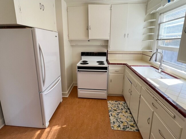 Building Photo - S0349