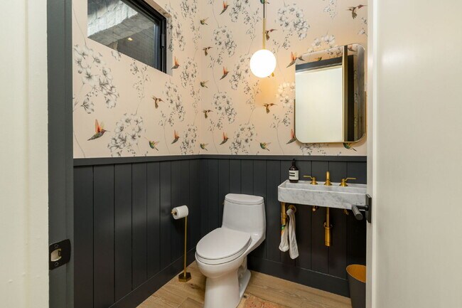 Building Photo - Beautiful Fully Furnished Custom Home in Rancharrah