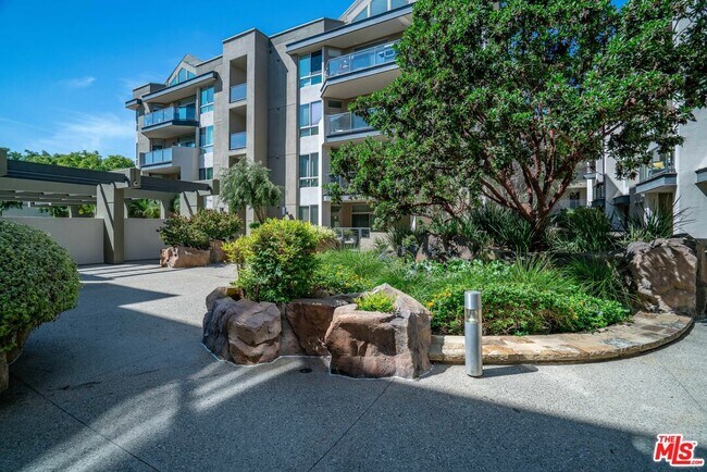 Building Photo - 13044 Pacific Promenade