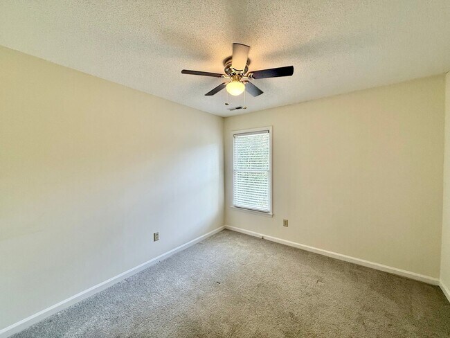 Building Photo - Newly Remodeled 3BD, 2.5BA Townhouse in Ca...
