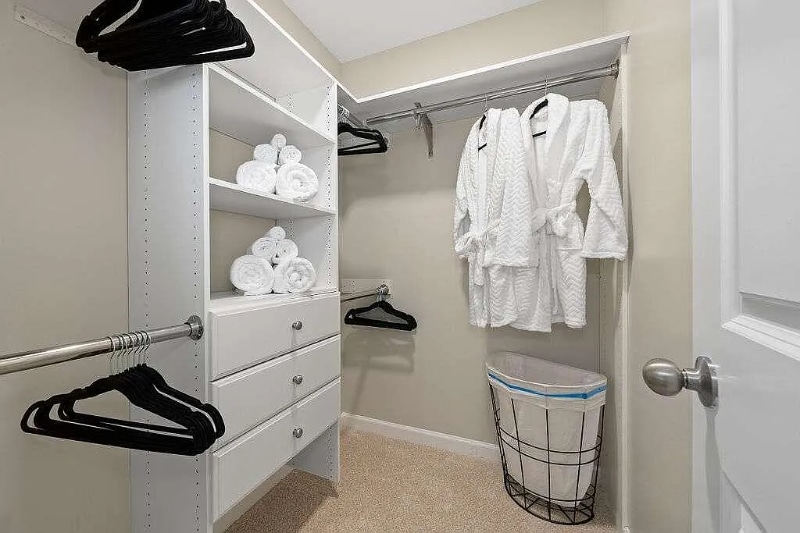 Building Photo - 5618 Laurel Ridge Dr