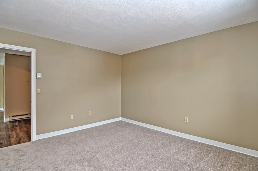 Building Photo - 1 Bristol Court Unit 3