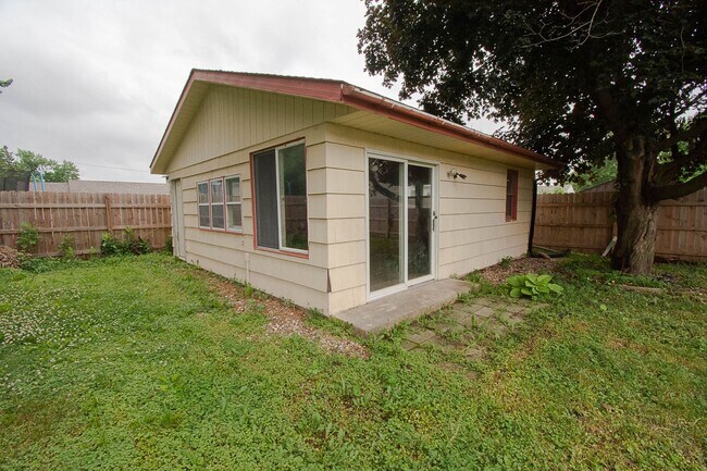 Building Photo - Spacious Multi Level Home In Austin With Garage And Sheds