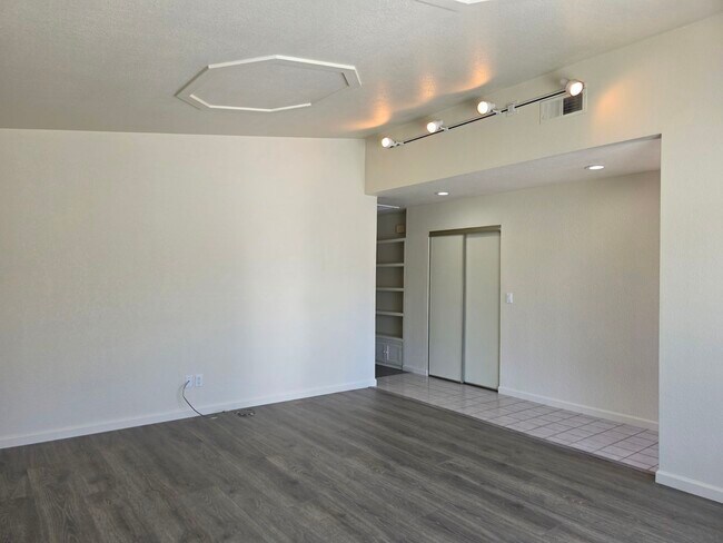 Building Photo - 4611 Harmony Pl