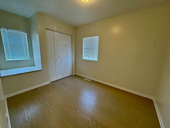 Building Photo - Ottawa Southside – 3 Bed / 2 Bath Duplex