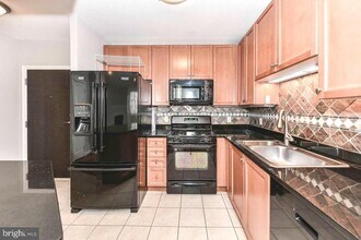 Building Photo - 851 N Glebe Rd