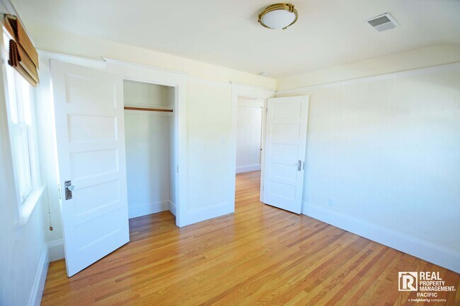 Building Photo - Cozy 3 Bedroom Near 4th Street - Ready to move in!