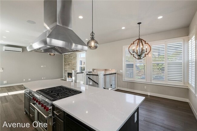 Building Photo - 3 br, 2.5 bath House - 957 W McGraw St #2