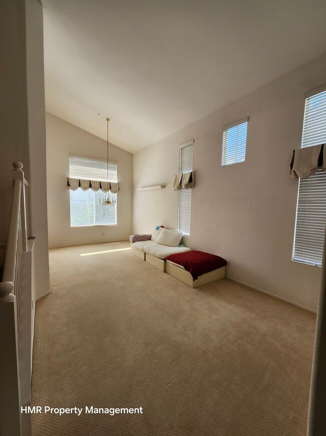 Building Photo - Beautiful two-story in Hunter's Ridge