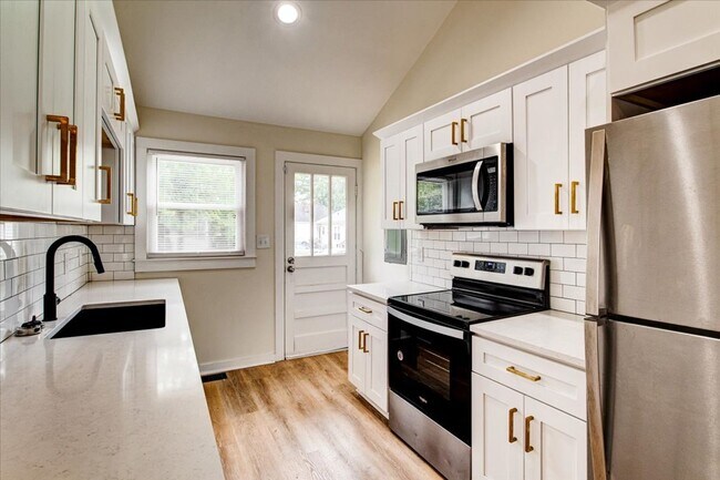 Building Photo - Welcome to this beautifully renovated cond...