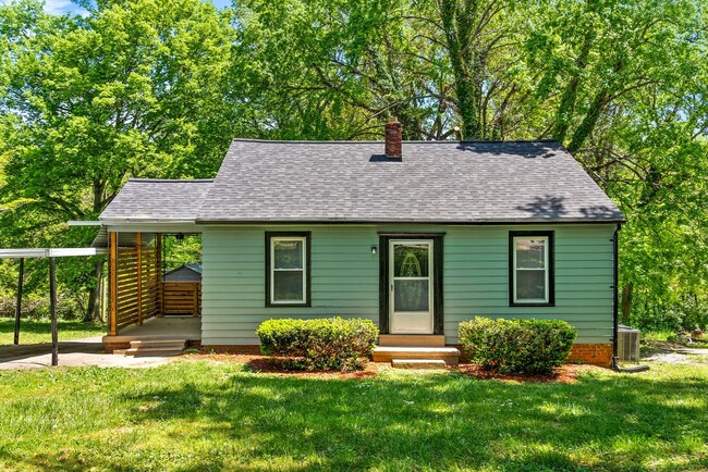 Building Photo - 2 Bedroom Home For Rent Near Madison Street!