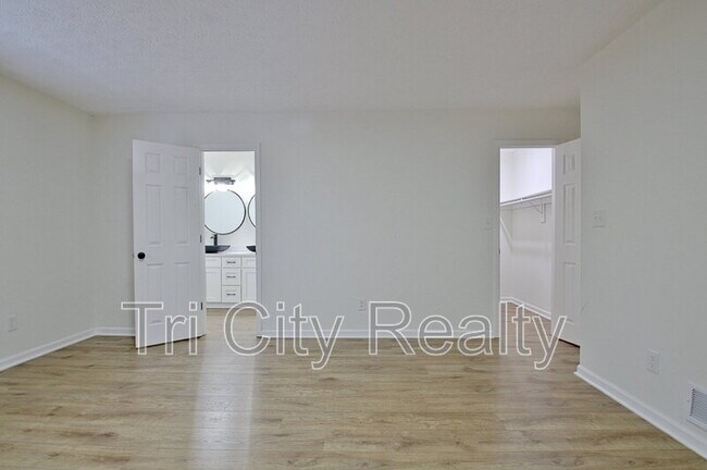 Building Photo - 150 Drennan Dr