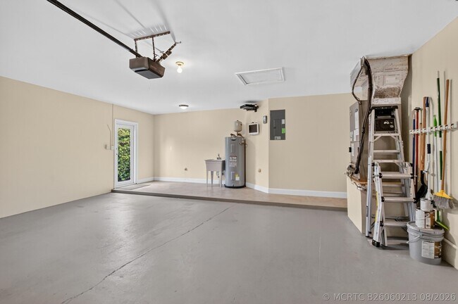 Building Photo - 899 Granada Dr
