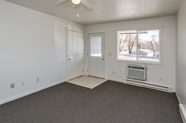 Building Photo - 2 Bedroom, Single-story Townhomes for rent...