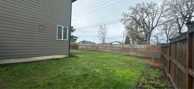 Building Photo - 913 Pintail St