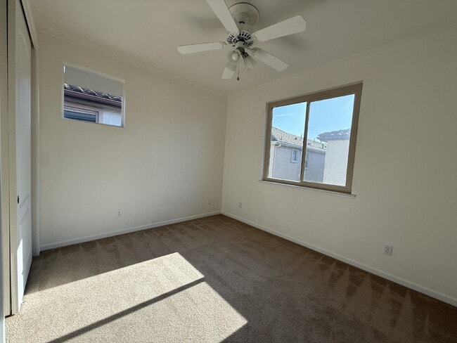 Building Photo - 3 Bedroom 3 Bath Beauty in West Sacramento!