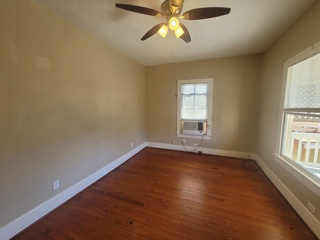Building Photo - East End Upstairs 2 Bedroom Cottage