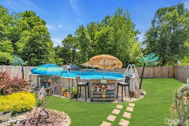 Building Photo - 47 Woodland Way