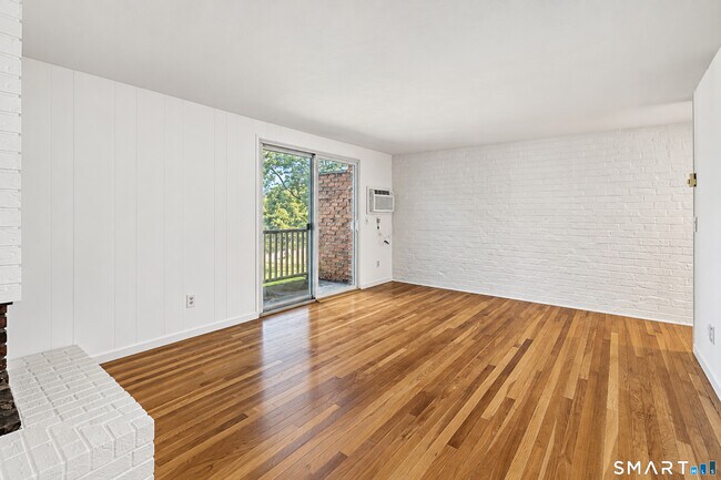 Building Photo - 19 Denlar Dr