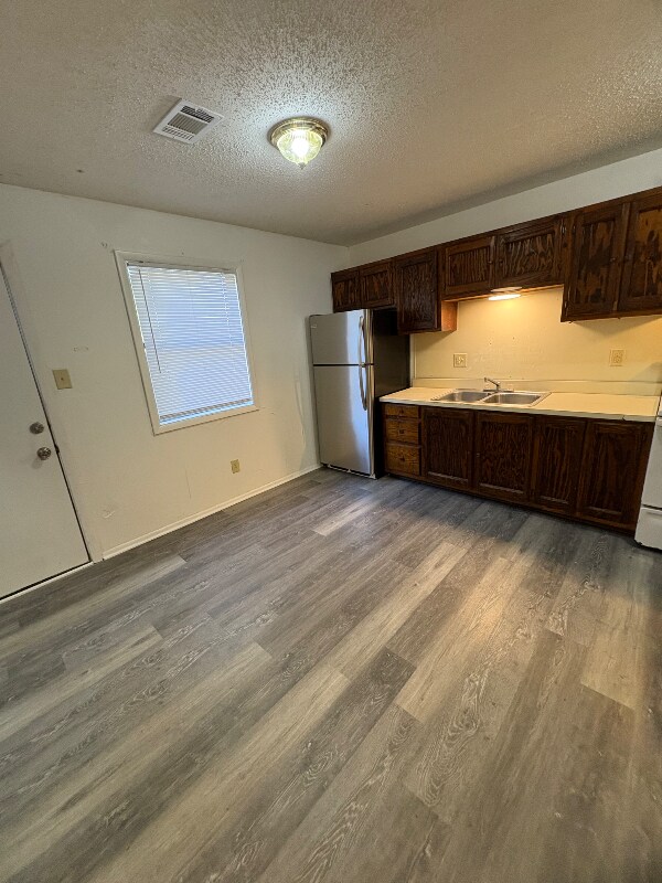 Building Photo - 313 S Bailey St