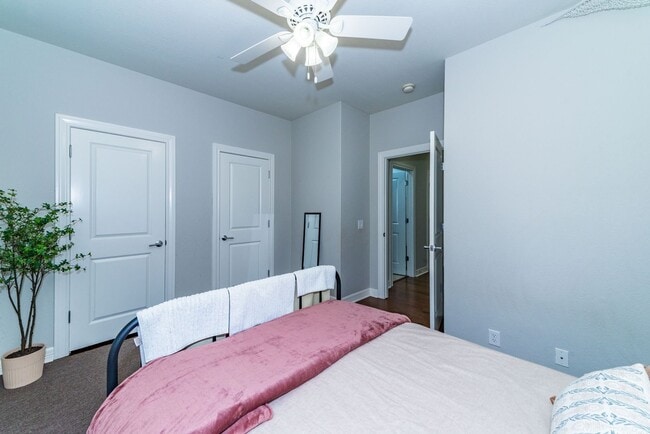 Building Photo - 5-BEDROOM HOME IN OVERLOOK AT GRANDVIEW