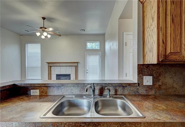 Building Photo - Beautiful 3 Bed 2 Bath in Edmond