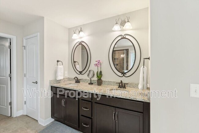 Building Photo - 1830 Alden Oaks Dr