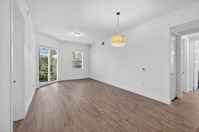 Building Photo - 225 S Latitude Cir