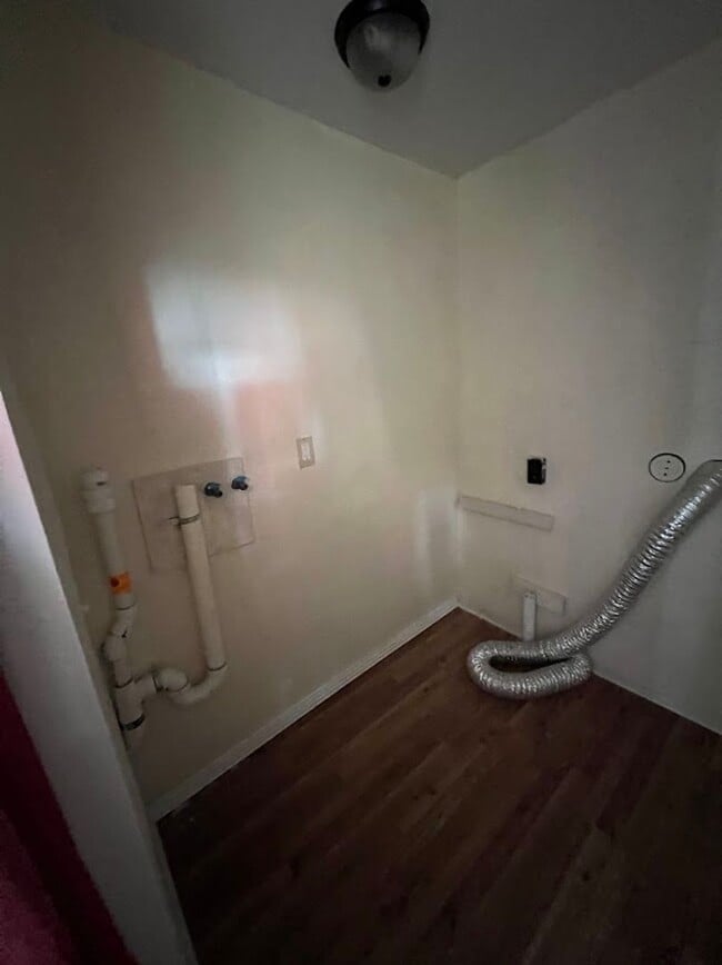 Building Photo - Updated 2 bedroom house!