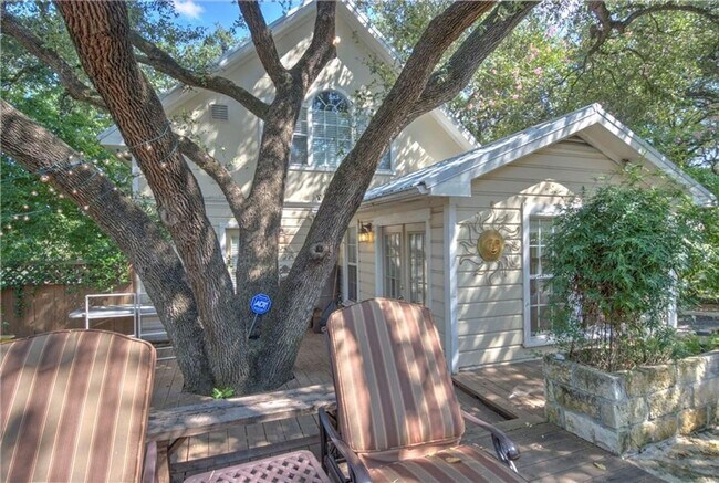 Building Photo - 2404 Thornton Rd