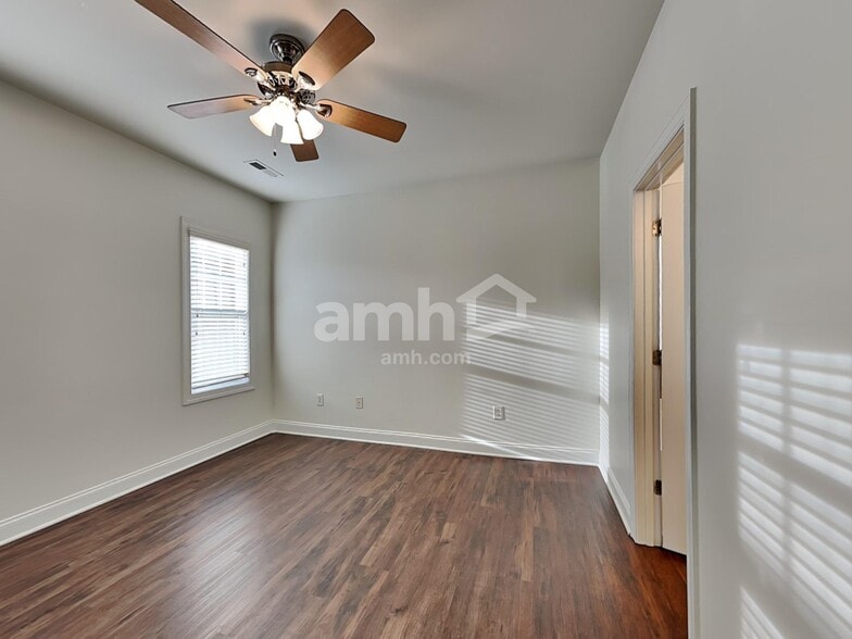 Building Photo - 107 Windy Creek Ln