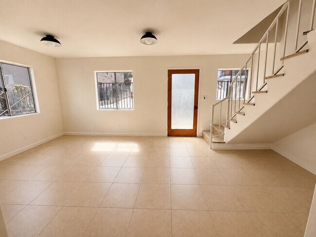 Building Photo - 1027 Coronado Ter