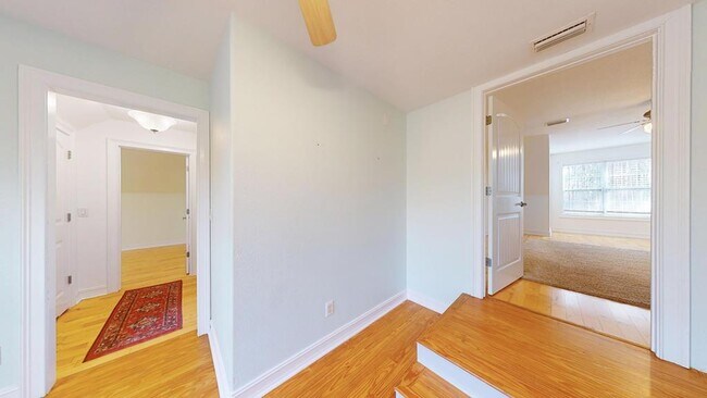 Building Photo - 100 Sweetbriar Lakes Dr