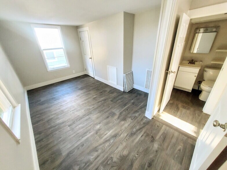 Building Photo - 1730 Park St