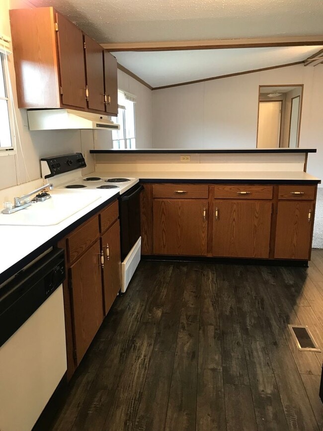 Building Photo - 3 Bedroom 2 Bath Home on 2 Acres For Rent!