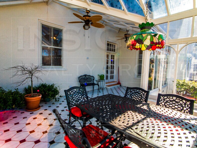 Building Photo - 61 Pond St